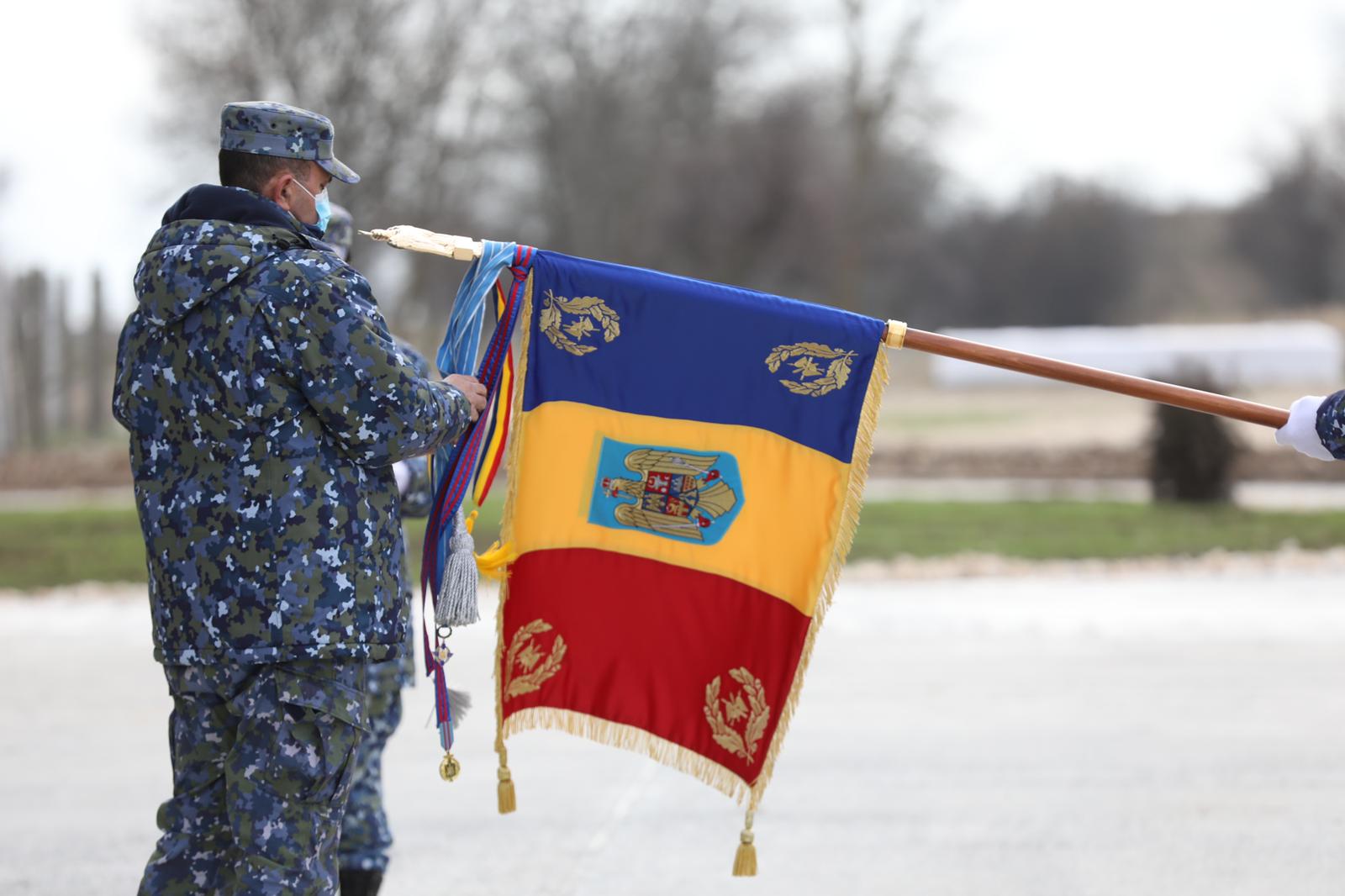 Drapelul de luptă al Poligonului de trageri antiaeriene Capu Midia a fost decorat cu Virtutea Aeronautică în grad de Cavaler