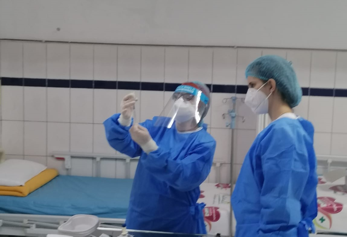 CONSTANŢA: 60 de angajați ai Spitalului de Boli Infecțioase au fost vaccinați anti-COVID în a doua zi a campaniei de imunizare