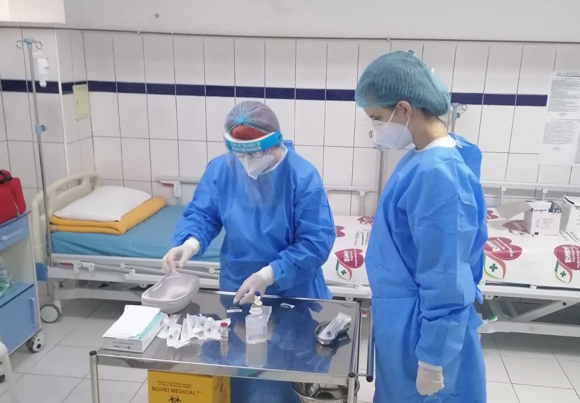 CONSTANŢA | Mărturii emoţionante ale cadrelor medicale din linia întâi, imunizate în prima zi a campaniei de vaccinare anti-Covid