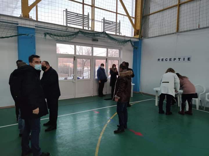 TULCEA: La centrul de vaccinare de la Sala de sport „Dan Pohariu”, nu mai sunt locuri libere