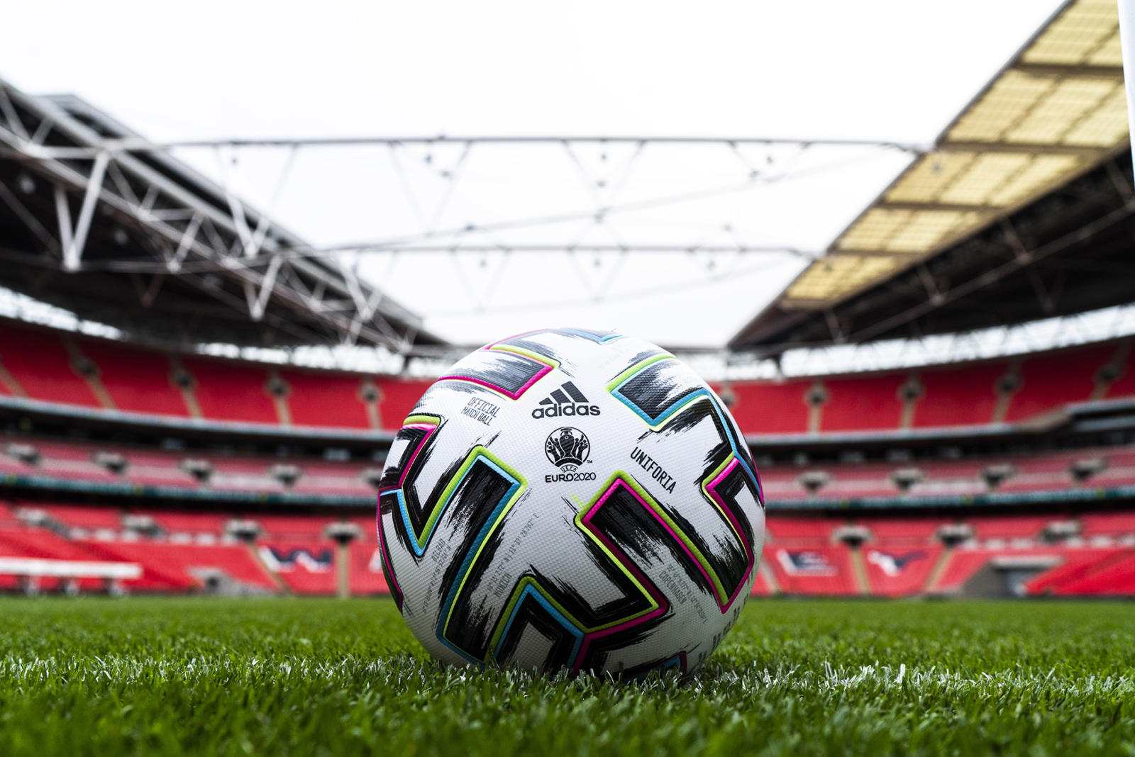 Campionatul European de fotbal 2020 va fi organizat în 2021 în douăsprezece orașe