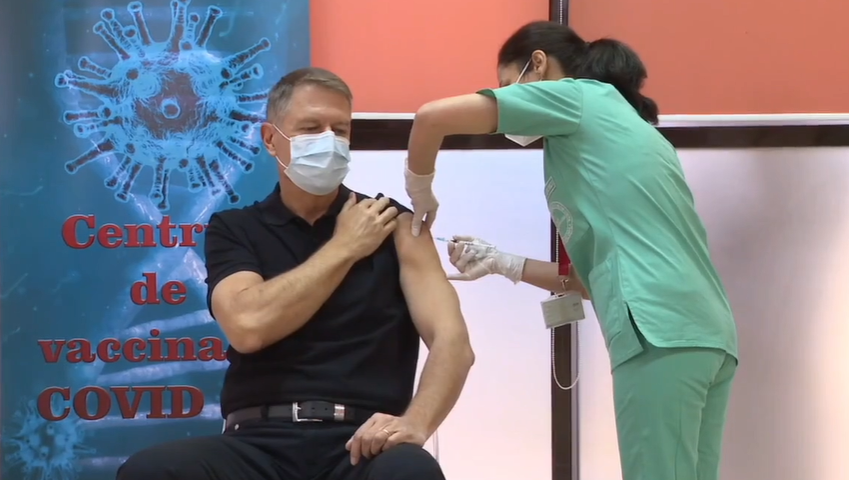 Preşedintele Klaus Iohannis a fost vaccinat împotriva COVID-19. Astăzi începe a doua etapă a campaniei de imunizare