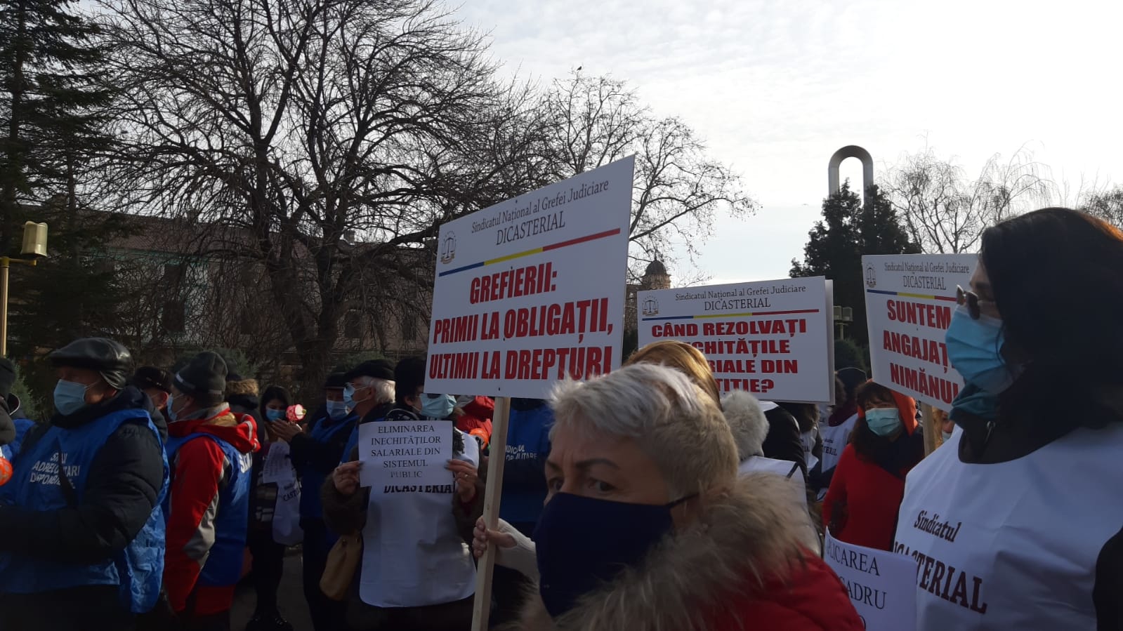 Protest al sindicaliştilor constănţeni, în faţa Prefecturii