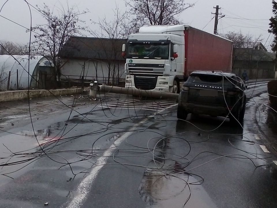 TULCEA: Circuație rutieră blocată pe DN 22 din cauza unui accident