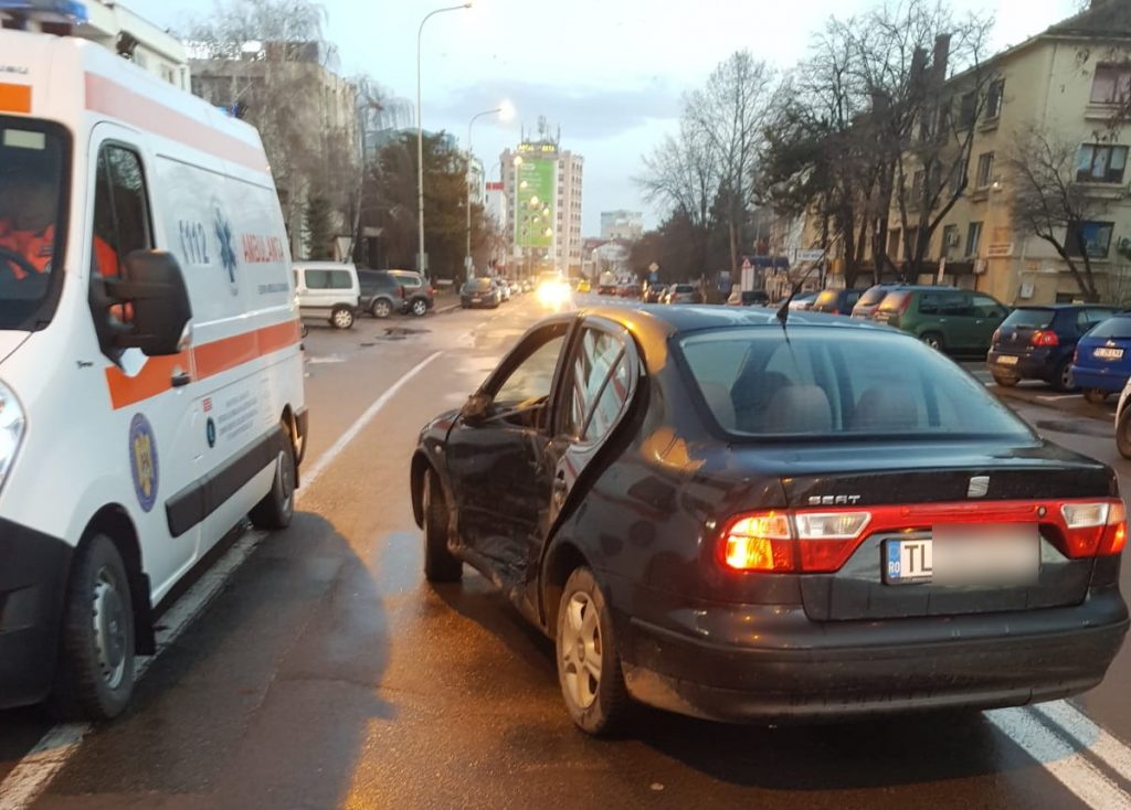 TULCEA: Tânăr reţinut de poliţişti după ce a fugit de la locul unui accident rutier