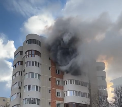 CONSTANŢA: Femeia care a încercat să scape din incendiu a căzut de la etaj cu 2 minute înaintea sosirii autoscării ISU