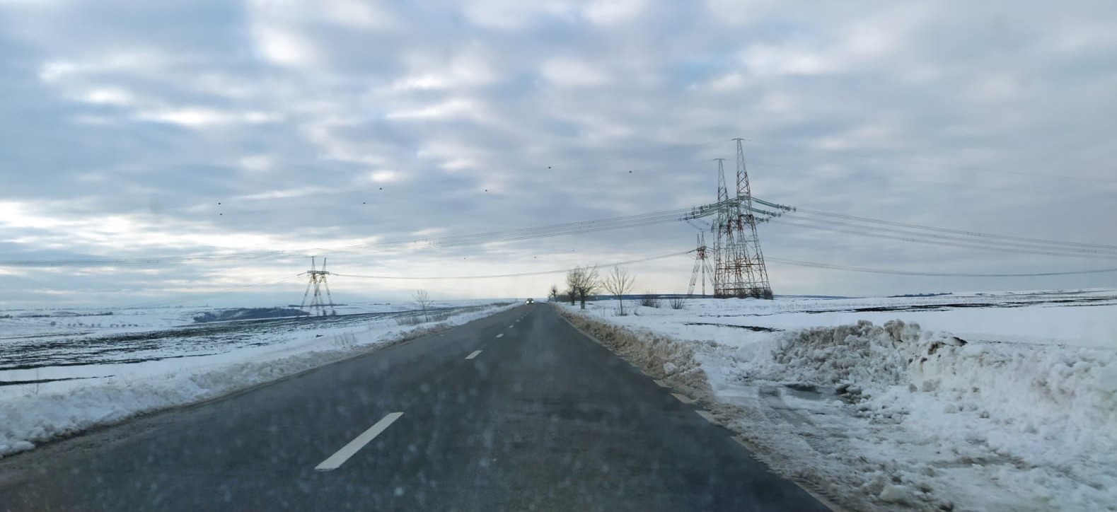 Constanţa: Locuitori din şase localităţi, fără energie electrică, din cauza vremii