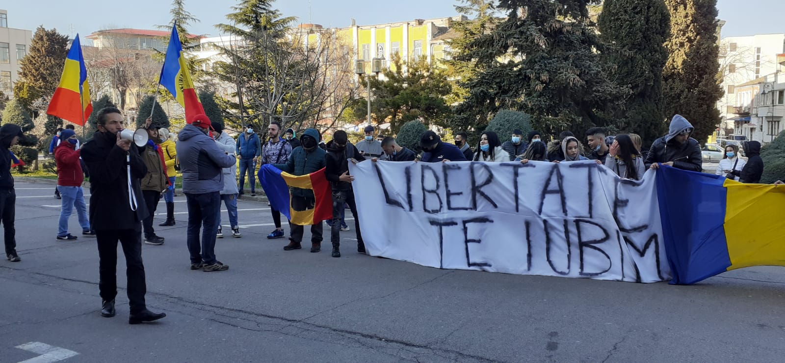 CONSTANŢA: Un nou protest are loc în faţa Prefecturii
