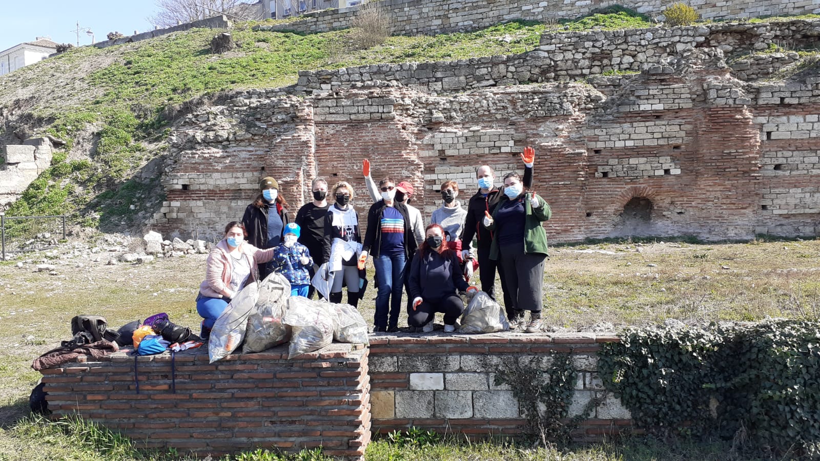CONSTANȚA: Acțiune de ecologizare siturilor arheologice din centrul istoric al oraşului