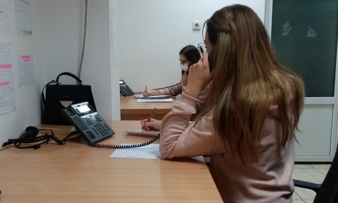 REPORTAJ. Vocile care oferă sprijin pacienţilor diagnosticaţi cu COVID. Povestea medicilor rezidenţi, din Call Center-ul DSP
