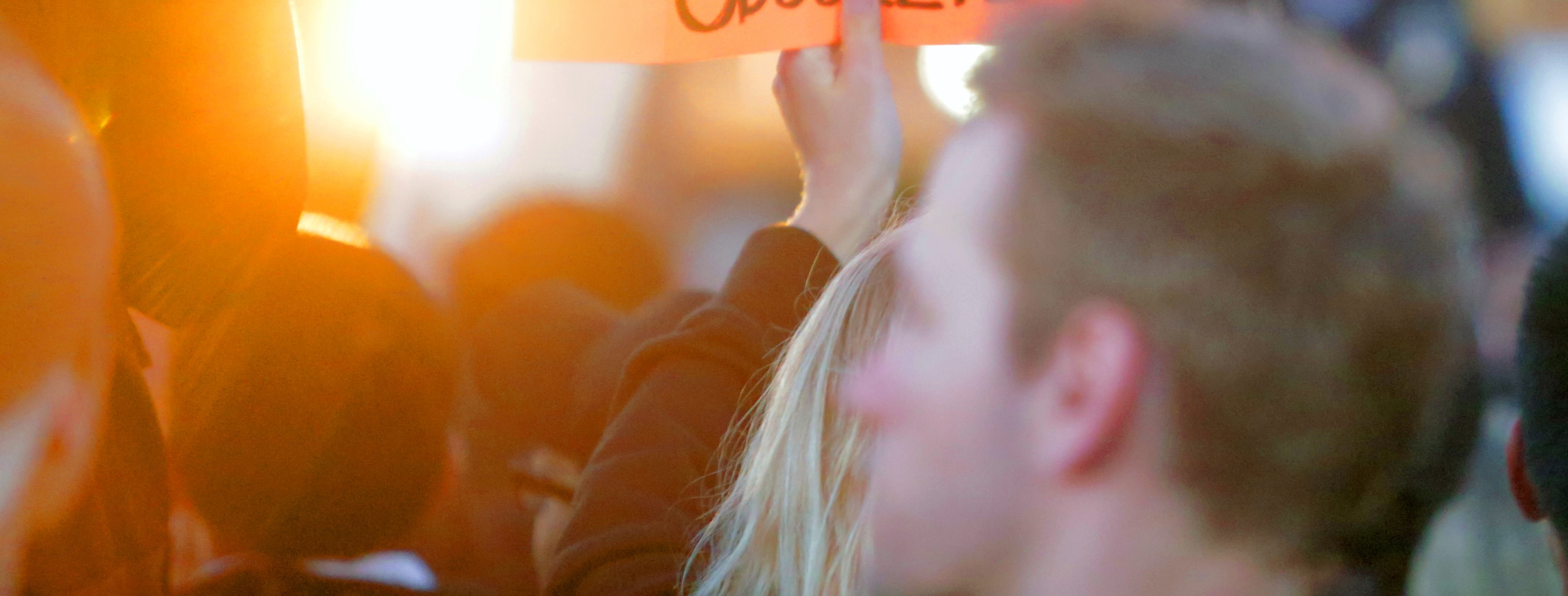 Membrii Confederaţiei Sindicale Meridian protestează, astăzi, în faţa Guvernului