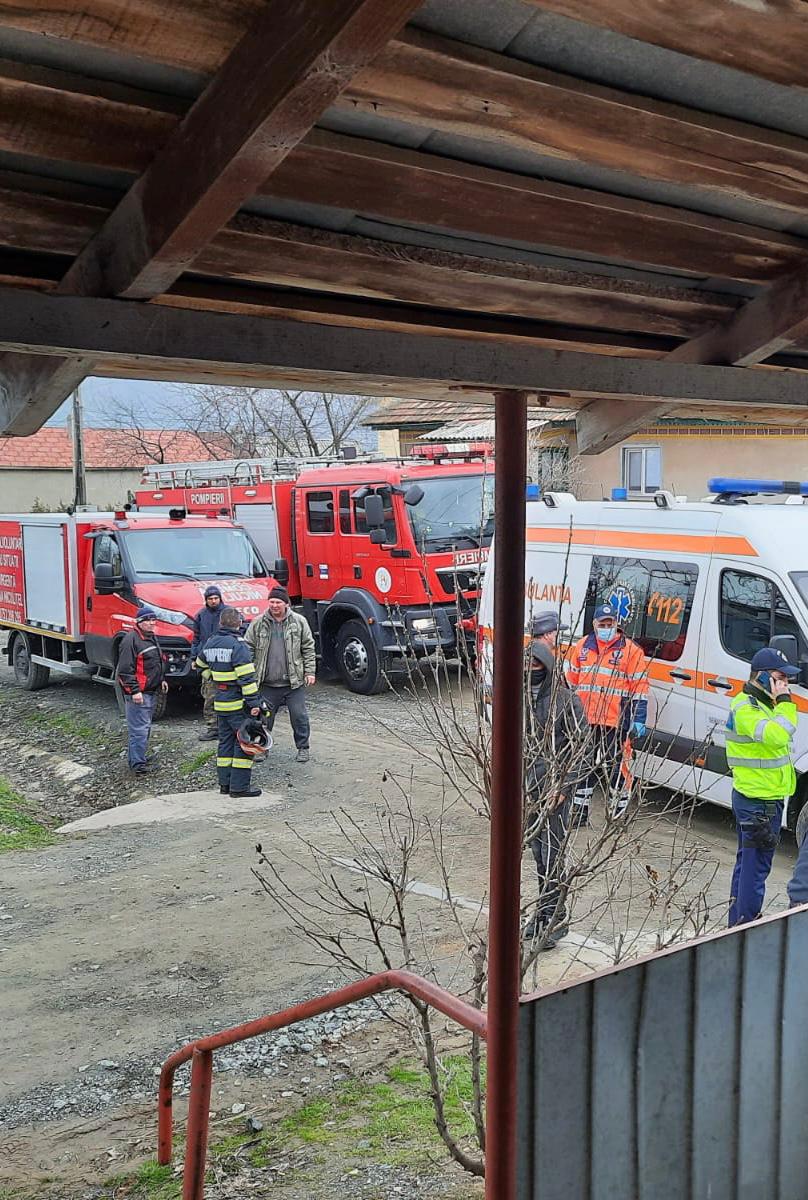 TULCEA: Adolescentă salvată de pompieri dintr-o fântână, în satul Niculiţel