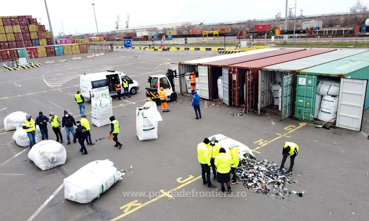 Containere încărcate cu deșeuri, depistate în Portul Constanţa Sud Agigea