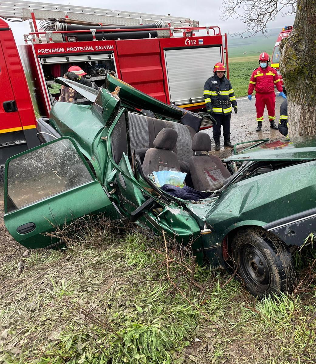 TULCEA/FOTO: Femeie decedată într-un accident grav de circulație