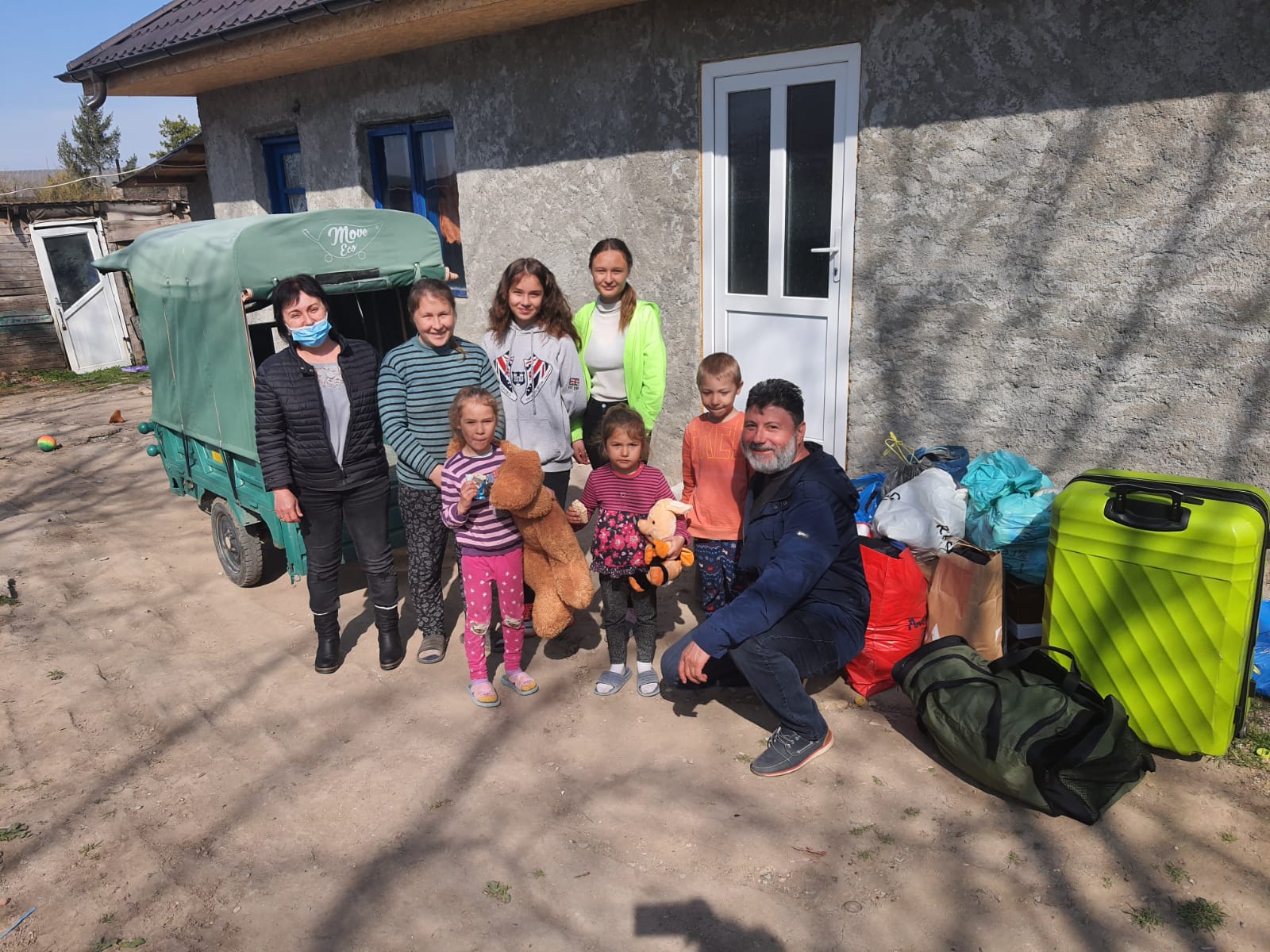 Campania „În căutarea iepurașului”, derulată de Radio Constanţa, s-a oprit astăzi în localitatea Poarta Albă FOTO