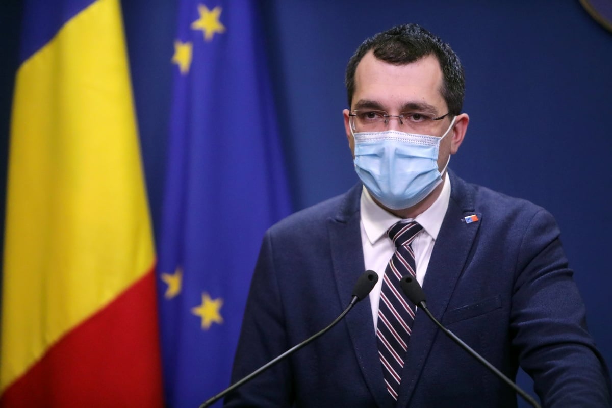 Ministrul Sănătăţii, Vlad Voiculescu, DEMIS de premierul Florin Cîţu
