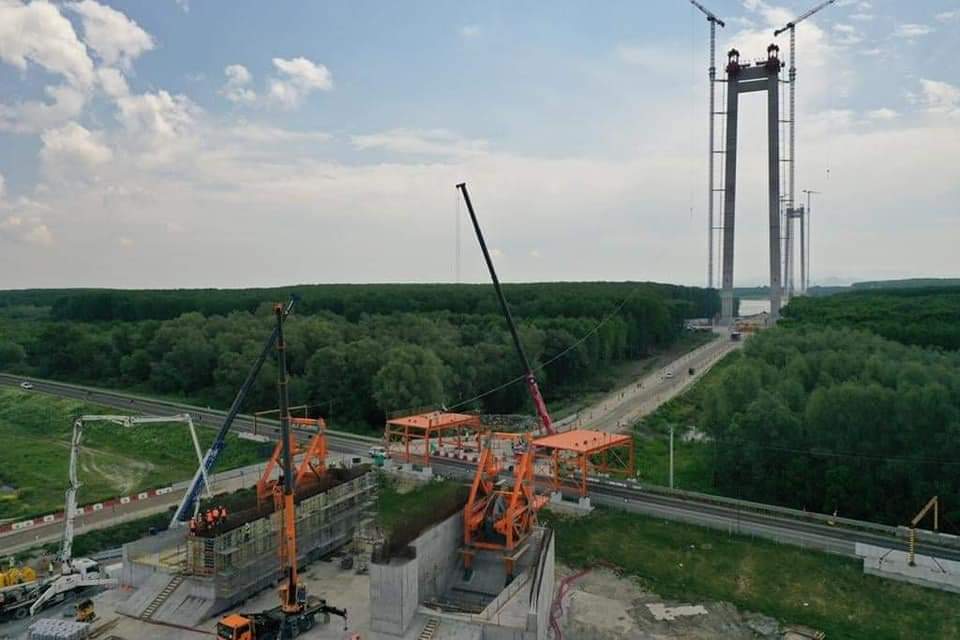 Navigaţia pe Dunăre, închisă temporar în zona podului suspendat Tulcea – Brăila