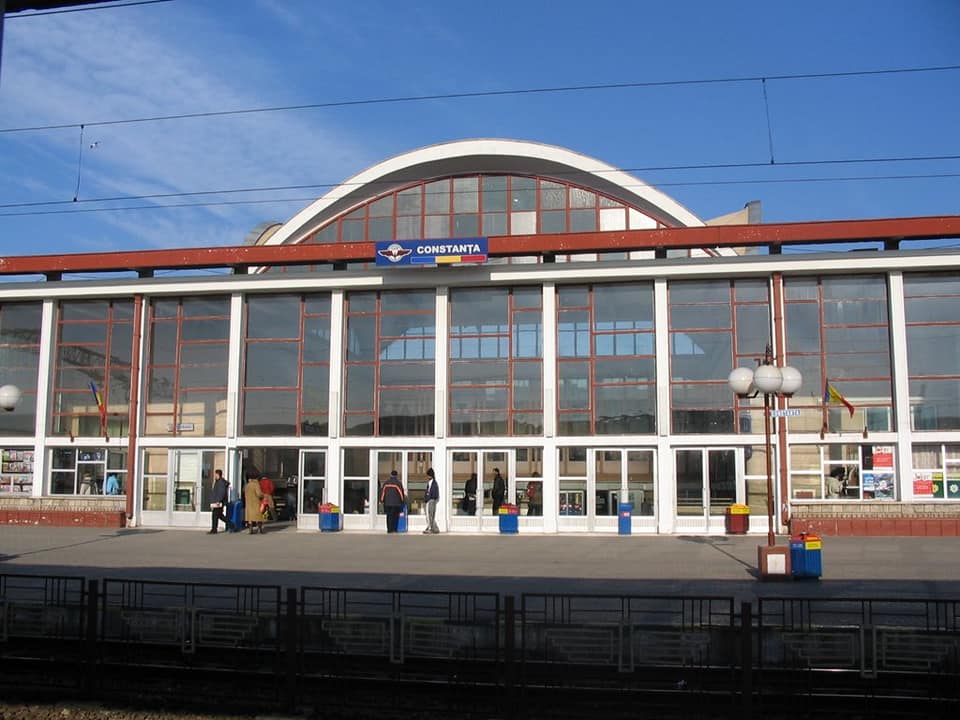 Trecerea la ora de vară nu afectează circulația trenurilor pe raza Regionalei Constanța