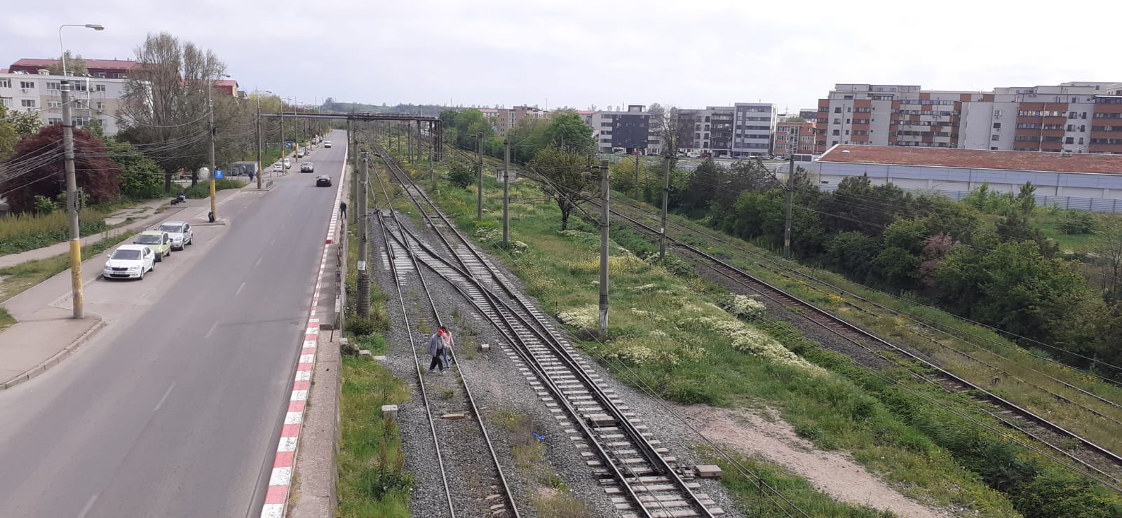 AUDIO | Când va fi gata pasarela pietonală peste liniile de cale ferată dintre cartierele Km 5 și Poarta 6