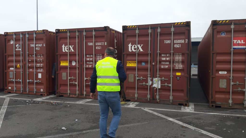 container deseuri portul Constanta Sud Agigea - foto - Radio Constanta