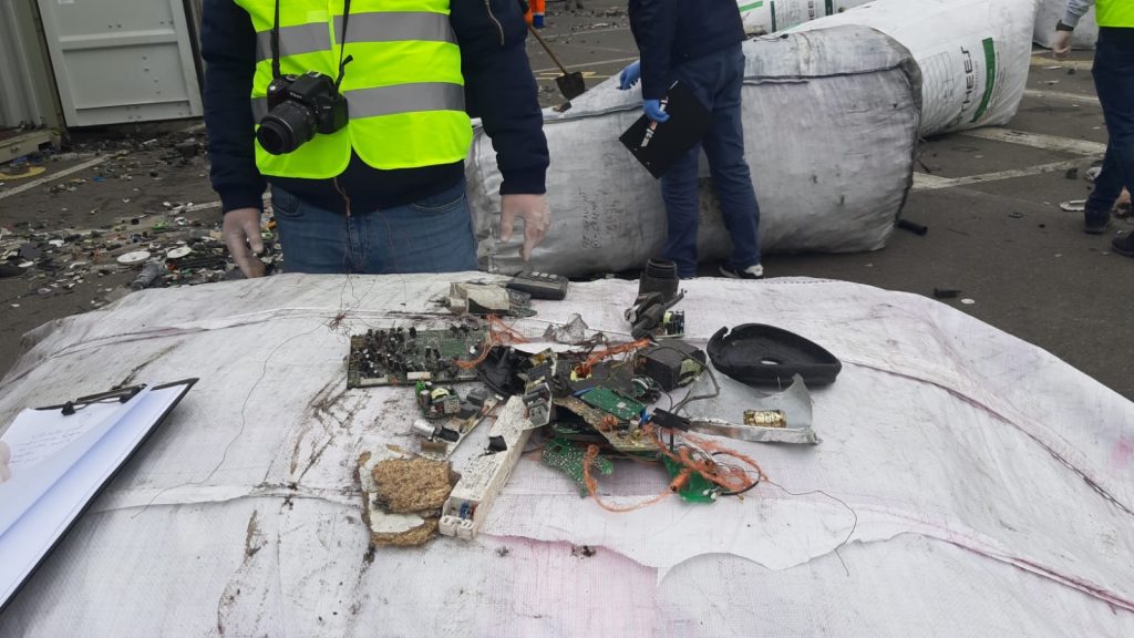 container deseuri portul Constanta Sud Agigea - foto - Radio Constanta