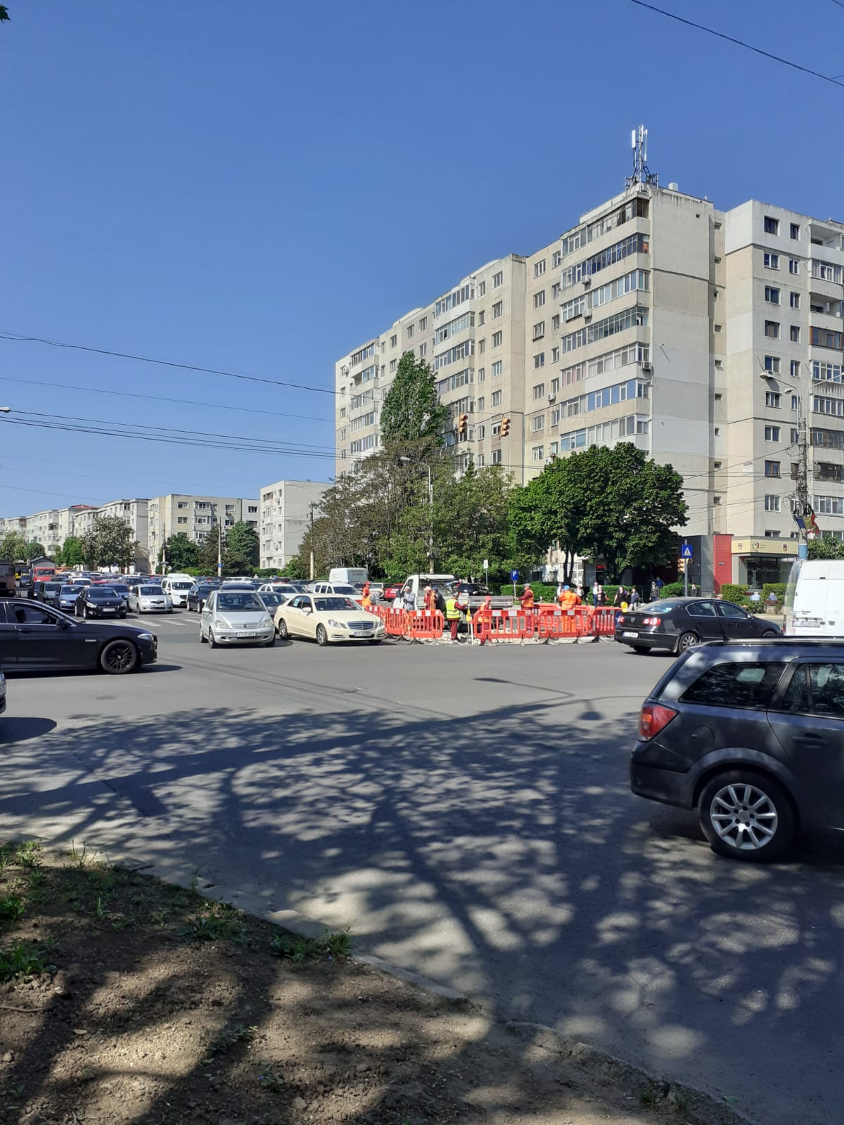 CONSTANŢA: Trafic îngreunat pe bulevardul Tomis, din cauza unei avarii RAJA
