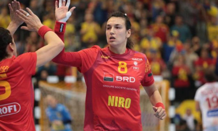 Cristina Neagu a fost operată la genunchi