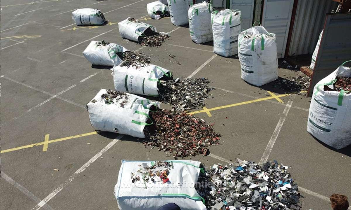 Containere cu 200 tone de deşeuri din Germania, oprite în Portul Constanţa Sud Agigea