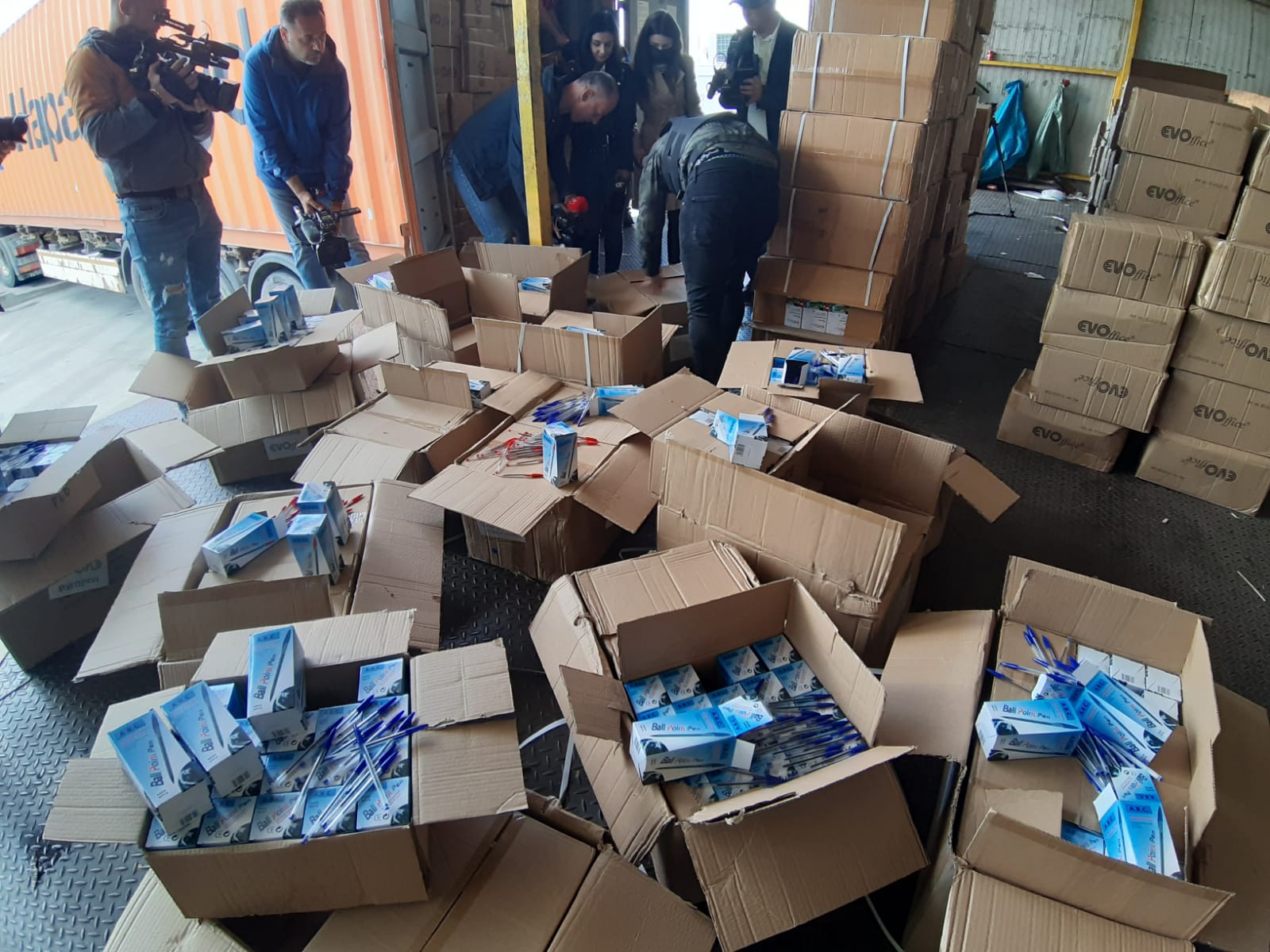 În Portul Constanţa Sud-Agigea, săptămânal, sunt descoperite cel puţin 8 containere cu marfă contrafăcută