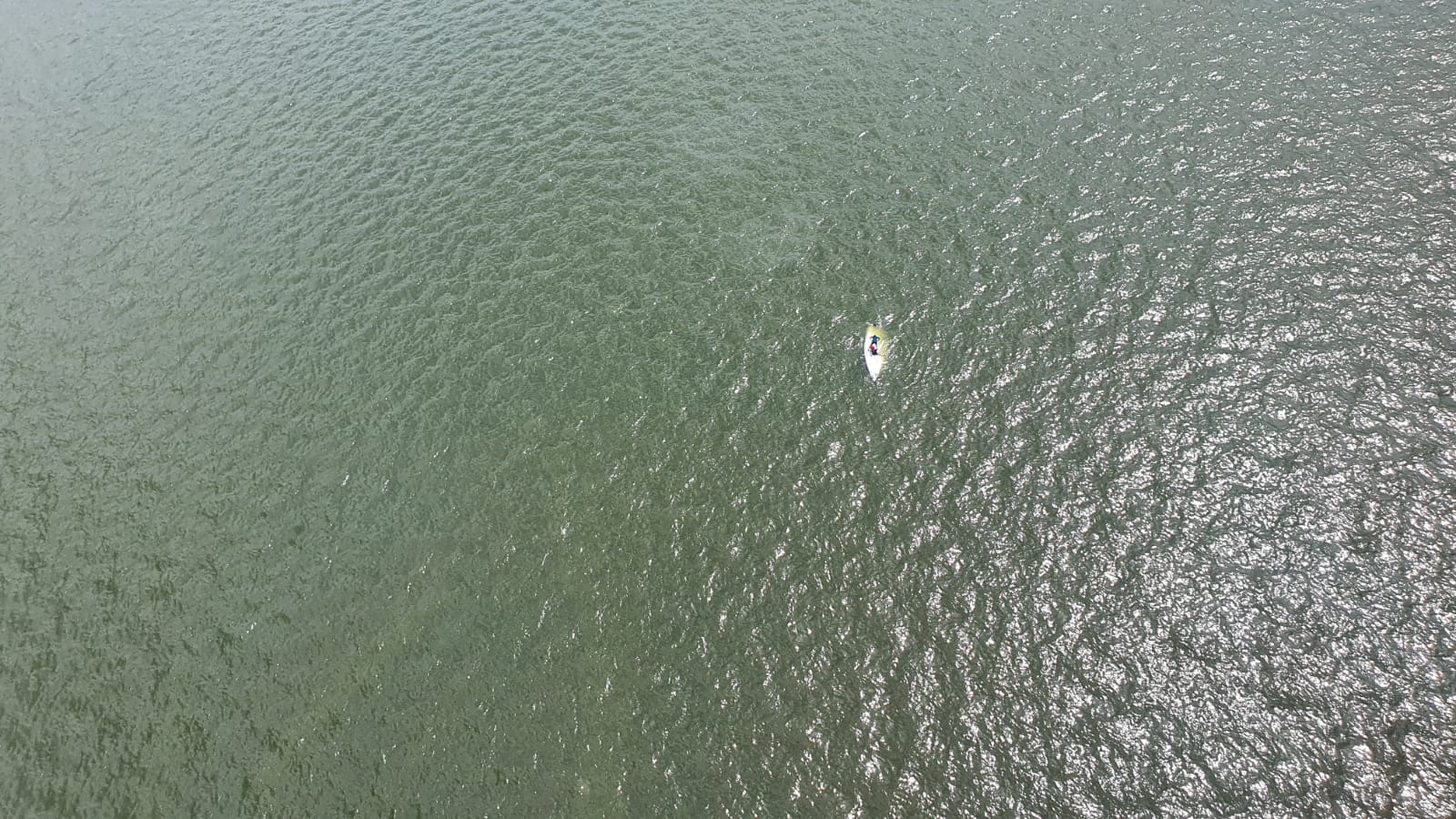 Velier cu 4 persoane la bord, răsturnat pe Lacul Siutghiol