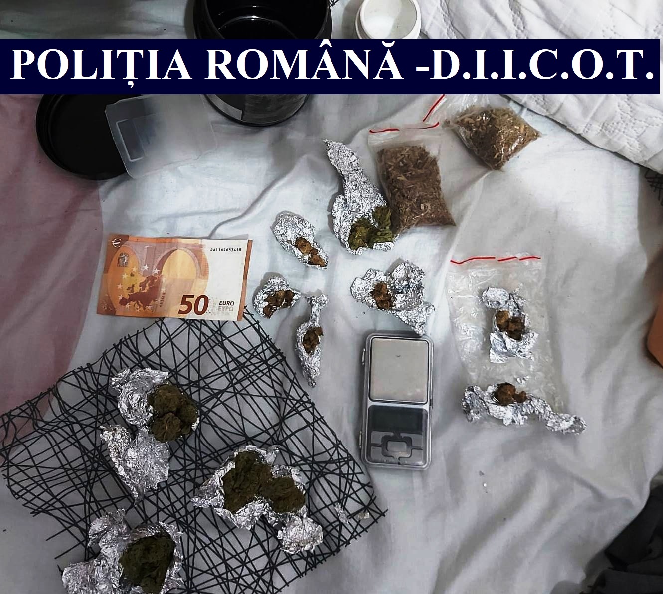 CONSTANȚA: Doi tineri au fost reţinuţi pentru trafic de droguri