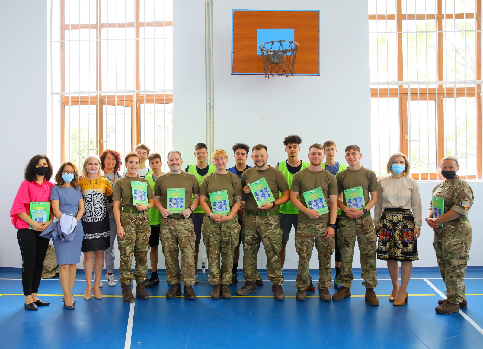 CONSTANŢA/FOTO: Militarii britanici au ajuns, ieri, la Colegiul Național „Mihai Eminescu”