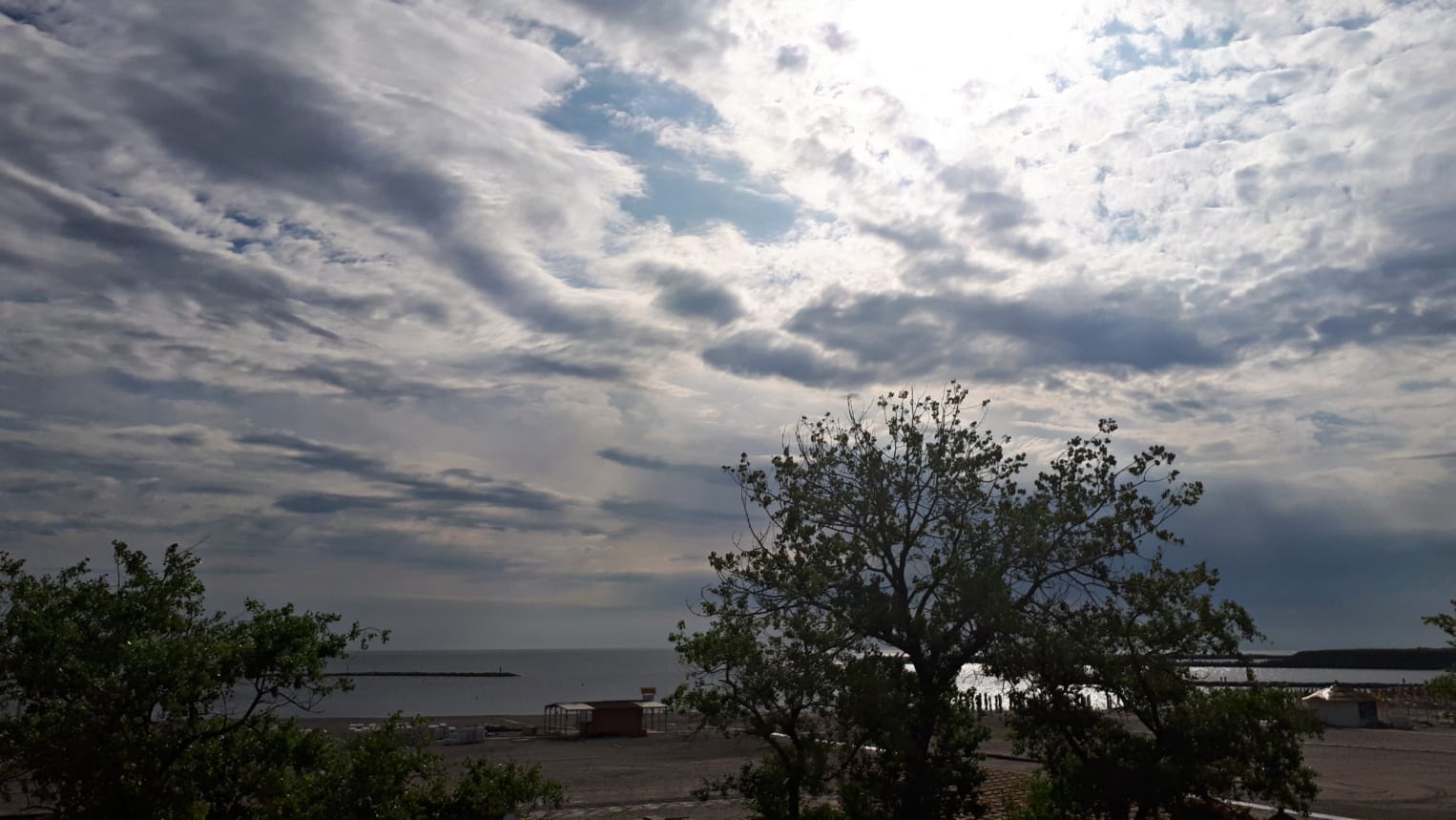 Până joi, la ora 10.00, Dobrogea continentală este sub avertizare meteorologică de instabilitate atmosferică temporar accentuată