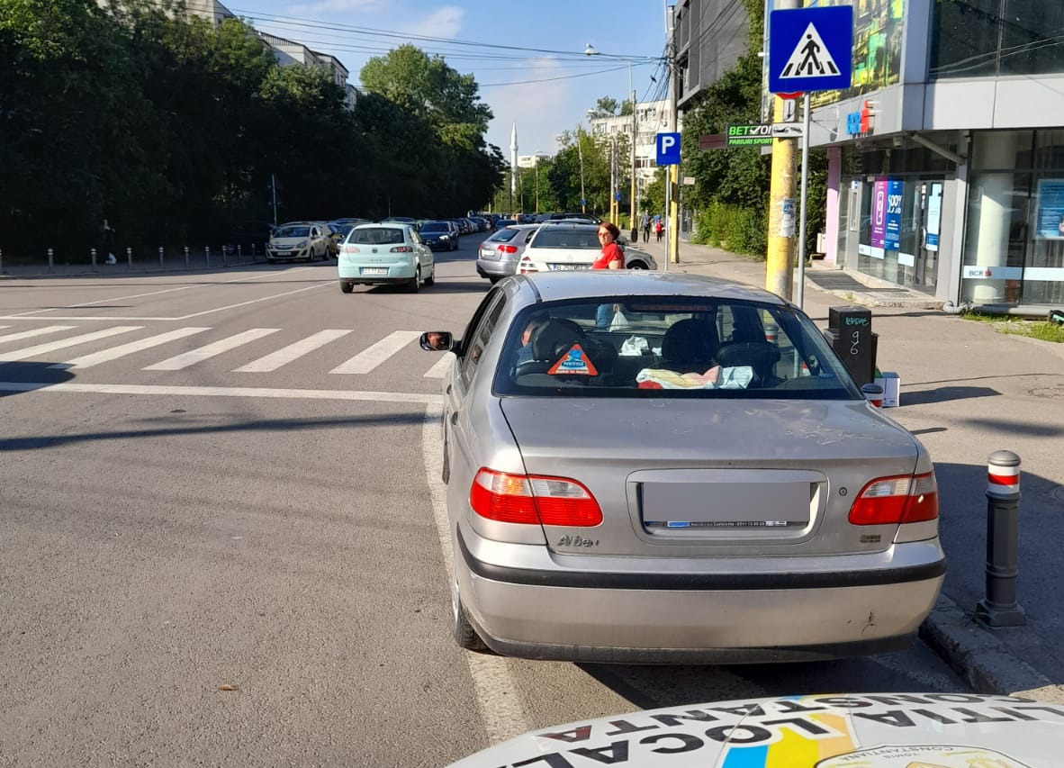 CONSTANŢA: Poliţiştii locali au aplicat zeci de sancţiuni contravenţionale pentru opriri și staționări neregulamentare