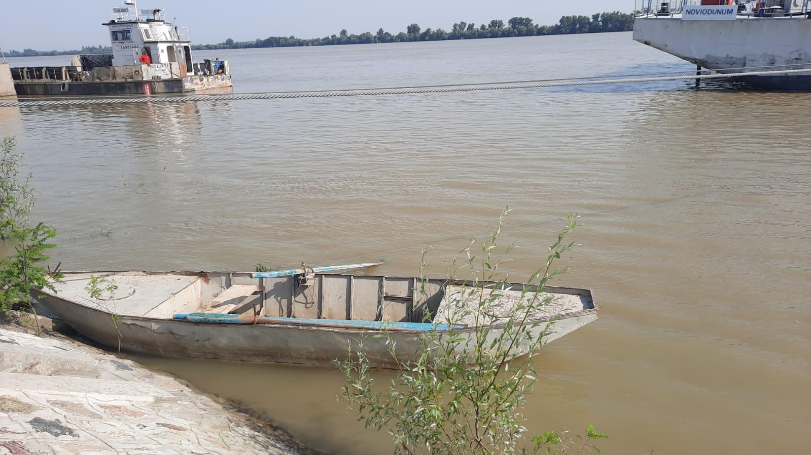 TULCEA: Trupul neînsufleţit al uneia dintre fetiţele dispărute în zona portului Isaccea, recuperat şi adus la mal. Căutările continuă pentru găsirea celeilalte minore