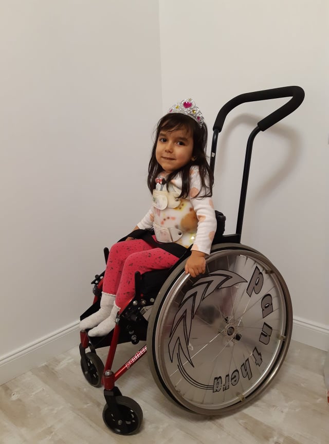 Miruna are nevoie de cel mai scump tratament din lume pentru amiotrofie musculară spinală