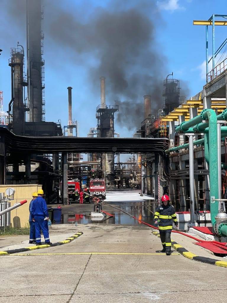 Cei doi bărbați care au suferit arsuri în incendiul de la Petormidia vor fi transferați în străinătate