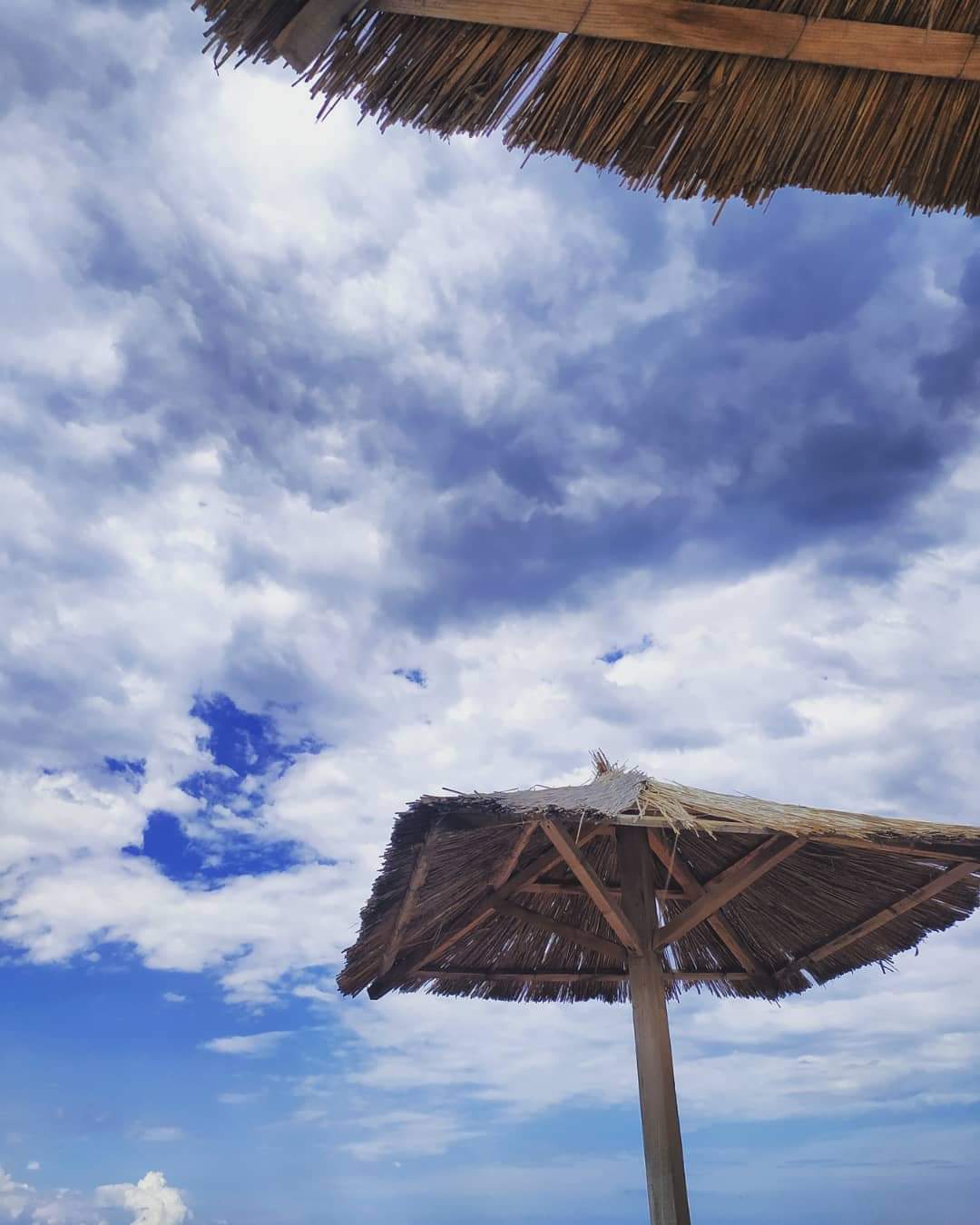 Vremea se răcește. Cer variabil și precipitații slabe în Dobrogea și pe litoral