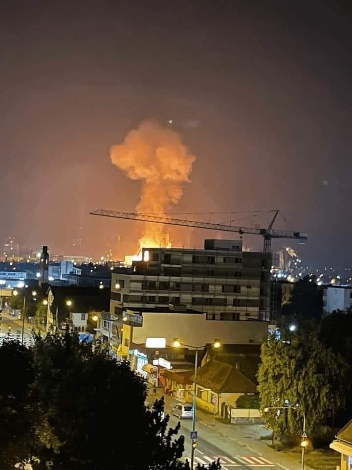 Explozie urmată de incendiu la Combinatul Chimic Azomureş