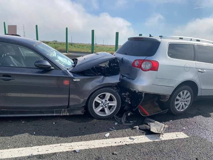 Carambol pe A2/ Constanţa: 15 persoane rănite, printre care 5 copii, transportate la spital