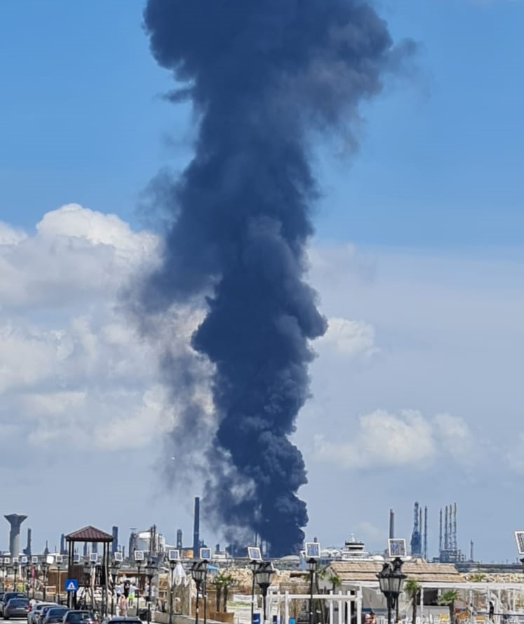 CONSTANŢA: Ce spun specialiştii Agenției pentru Protecția Mediului despre incendiul de la rafinăria Petromidia din Năvodari