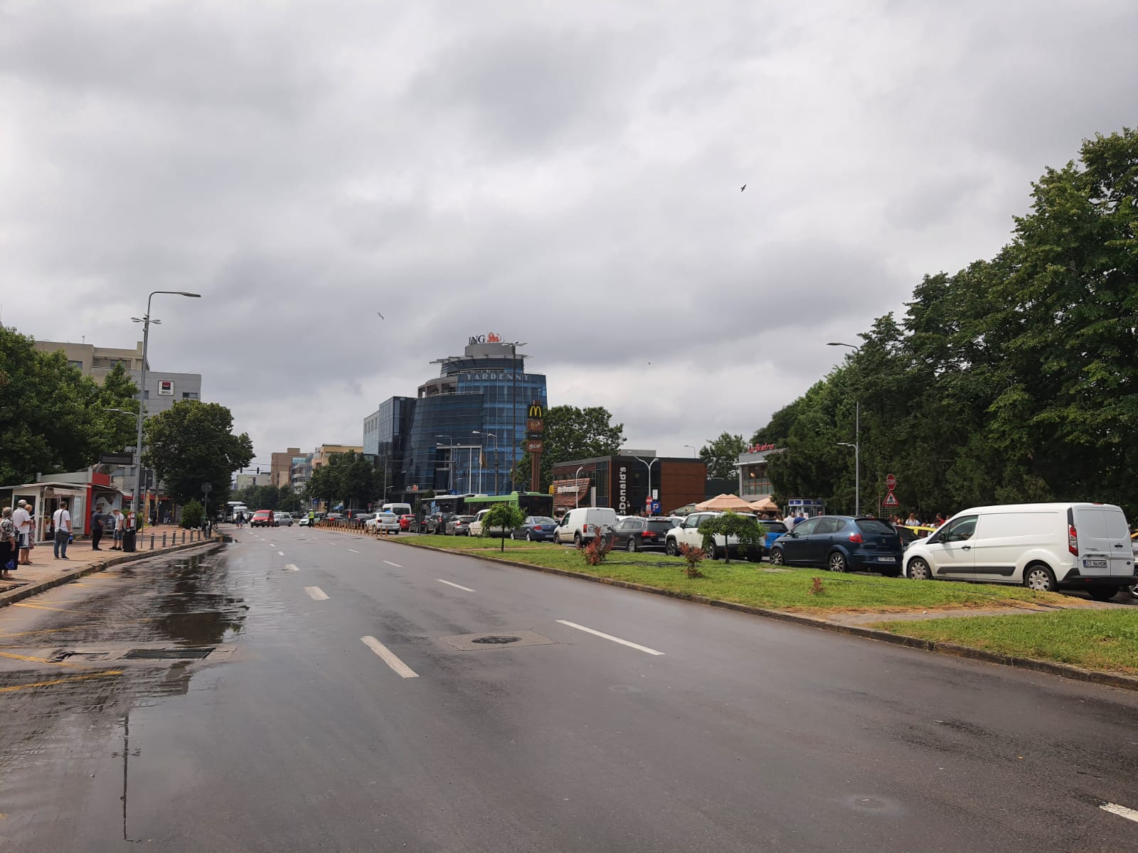 CONSTANȚA: Cozi infernale în trafic la intersecția de la Delfinariu
