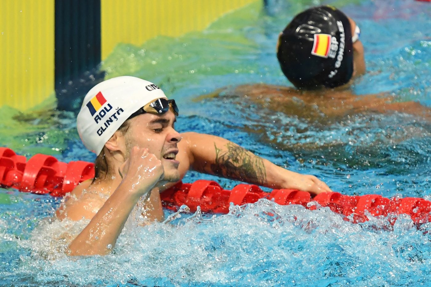 David Popovici şi Robert Glinţă s-au calificat în semifinale la 200 m liber, respectiv 100 m spate la JO