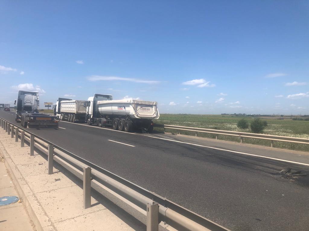 Constanţa: Trei camioane, implicate într-un accident pe A4 Ovidiu – Agigea; o persoană rănită