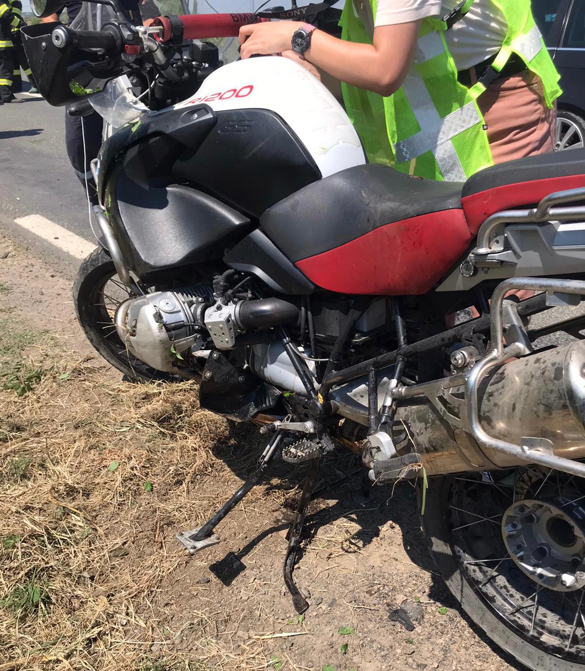 Județul TULCEA/FOTO: Accident cu un autoturism și o motocicletă. Două persoane au fost rănite