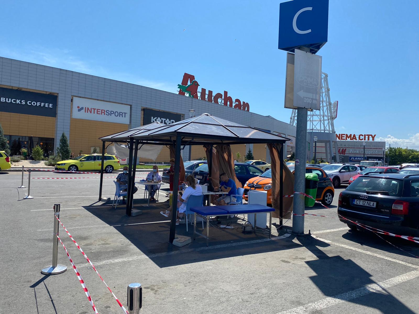 Aproape 70 de persoane s-au vaccinat la centrele drive – through deschise, în weekend, la Constanța