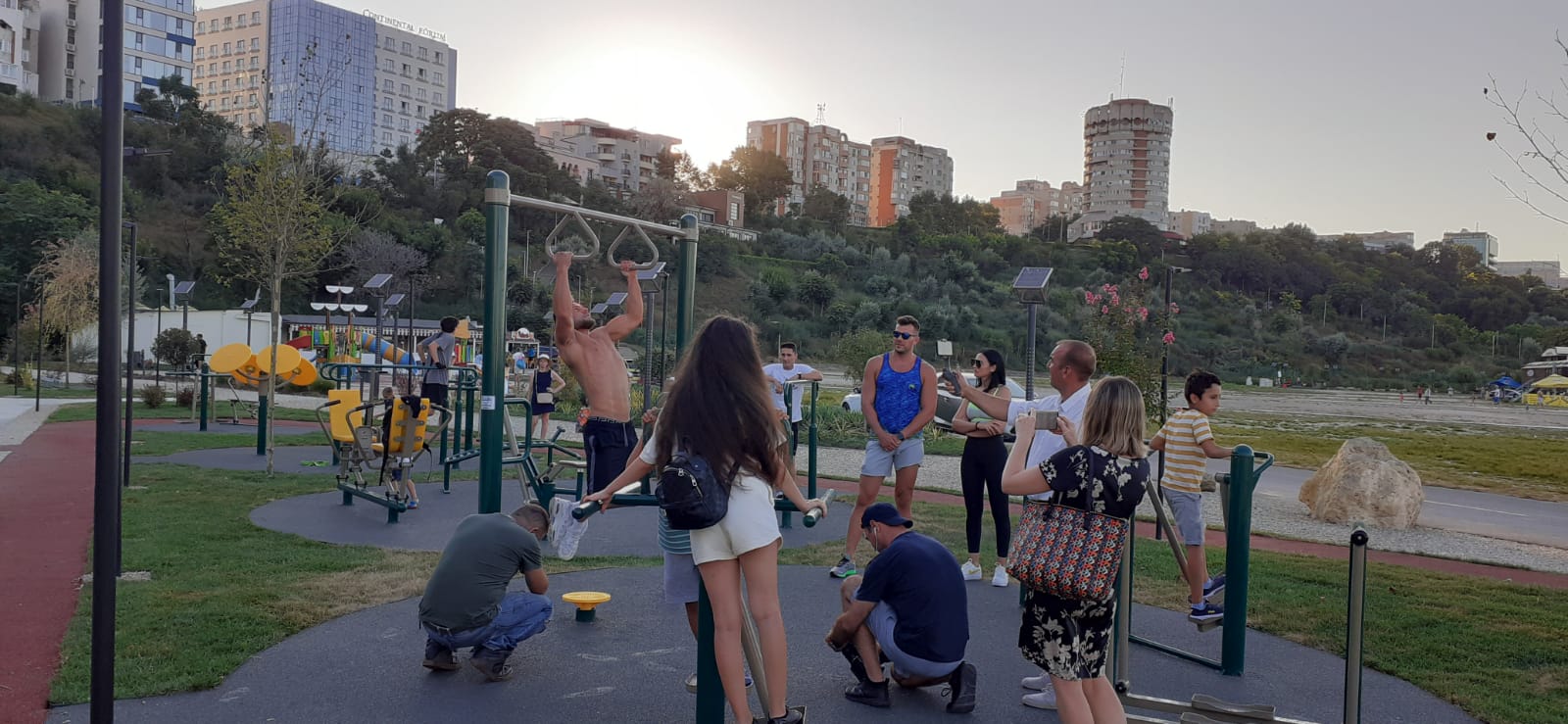 CONSTANȚA: Parc de fitness în aer liber pe plaja Modern
