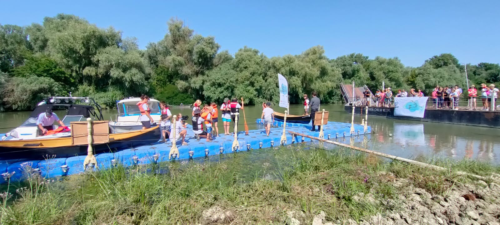 TULCEA: Canotcă lucrată de copii din Chilia Veche, lansată la apă