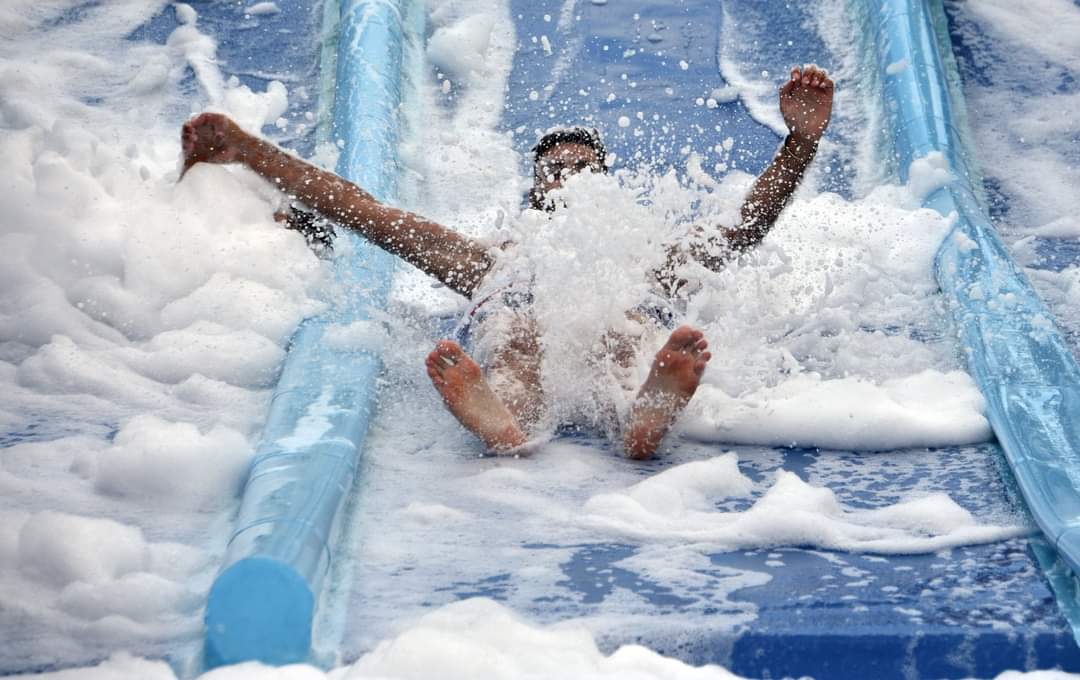 Petreceri cu spumă pe tobogane, la Eforie Aqua Park