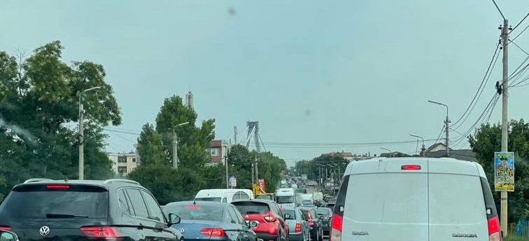 Sute de mii de turişti, aşteptaţi în weekend pe litoral. Valori ridicate de trafic pe A2 şi pe DN39